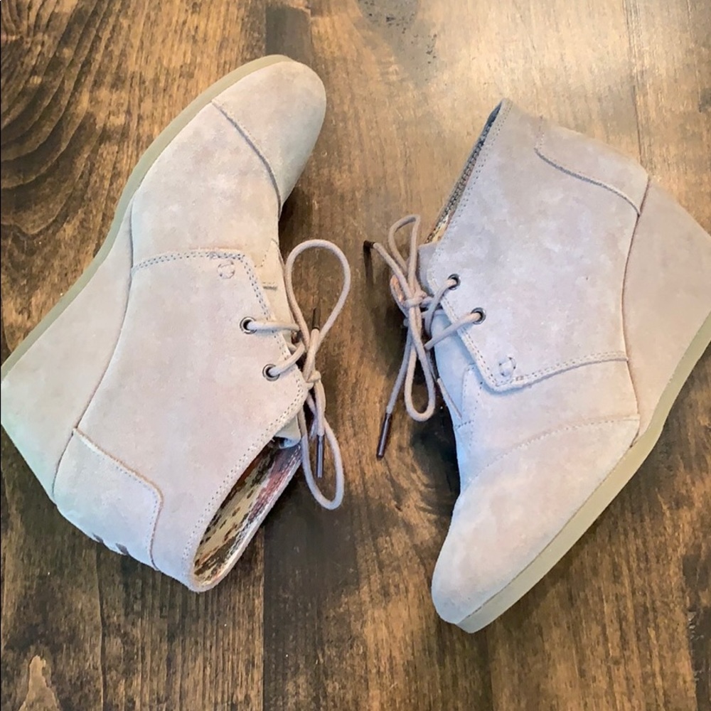 •TOMS Desert Wedges (Gently Used)•